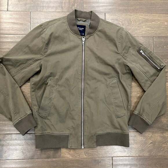 ABERCROMBIE & FITCH CROPPED BOMBER JACKET COAT OLIVE GREEN MENS SIZE MEDIUM - Picture 1 of 5
